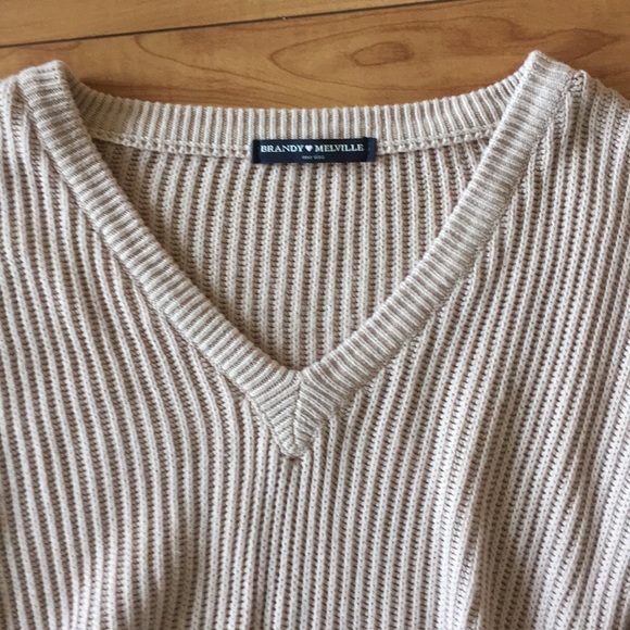 brandy Melville cropped sweater - Picture 2 of 4